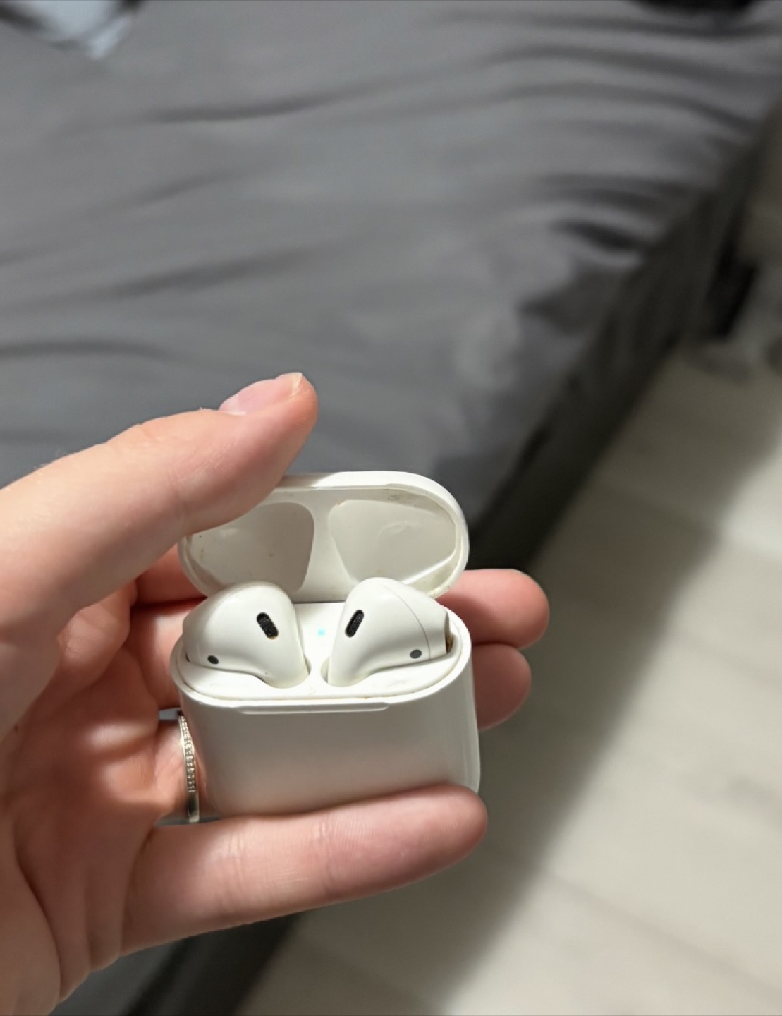 Apple AirPods First Gen + Charging Case