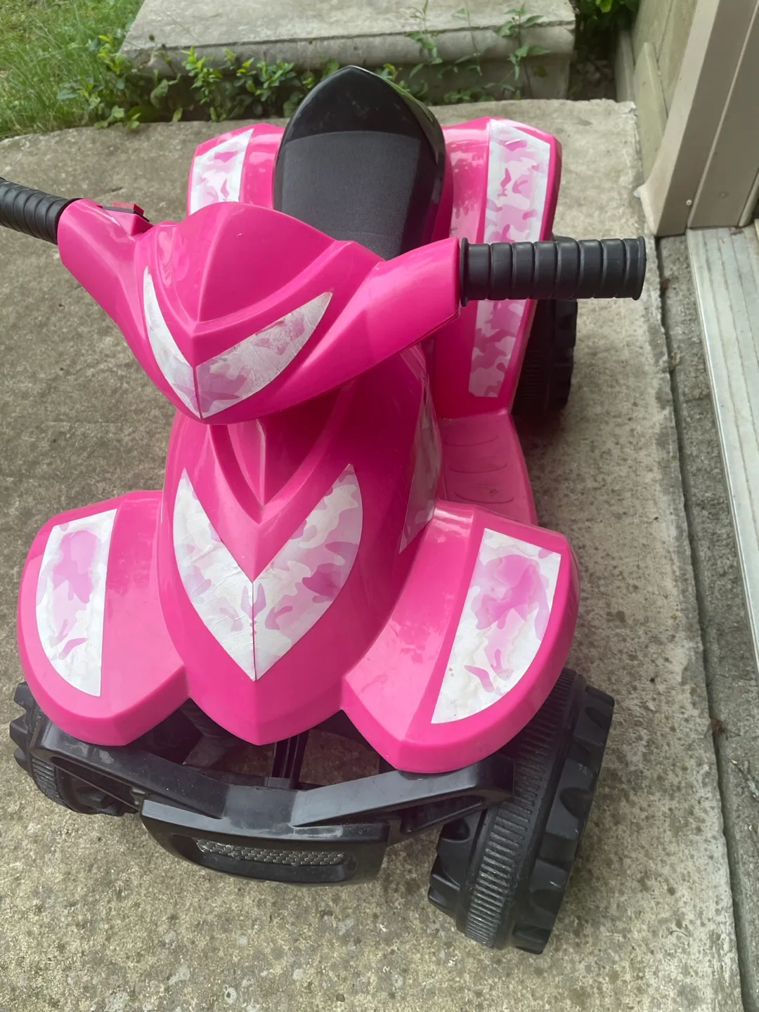 Pink Kids Ride-On ATV image indicator(2)