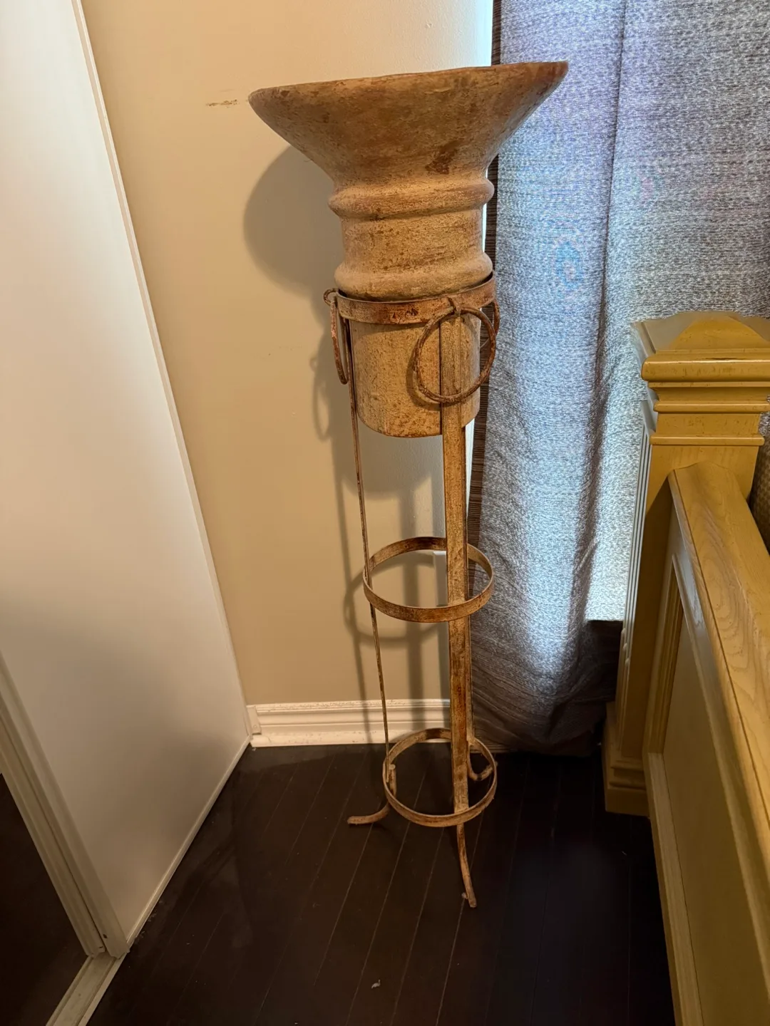 Vintage Metal Plant Stand thumbnail