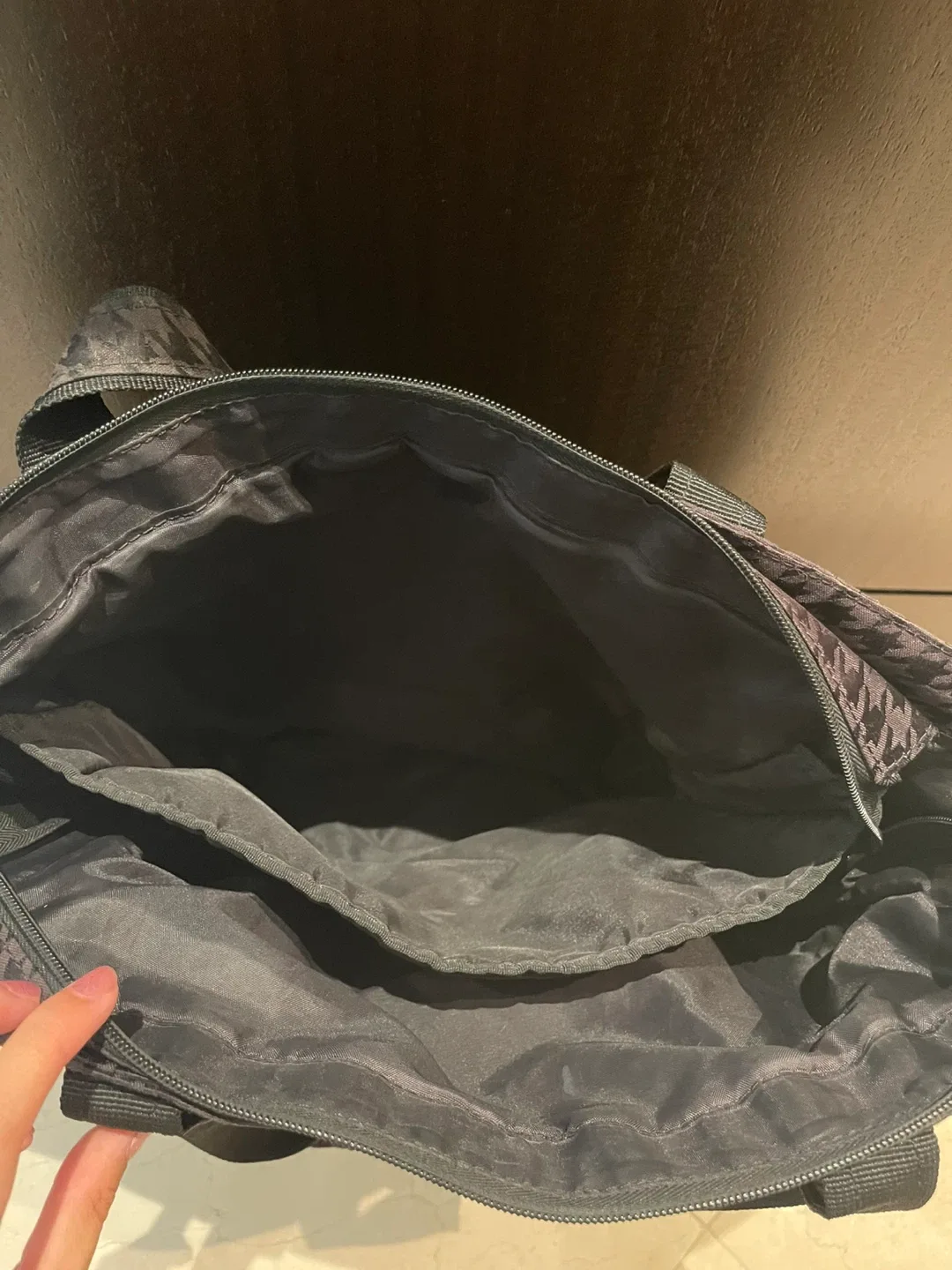 Wilson Tote Bag - Houndstooth Pattern image indicator(4)