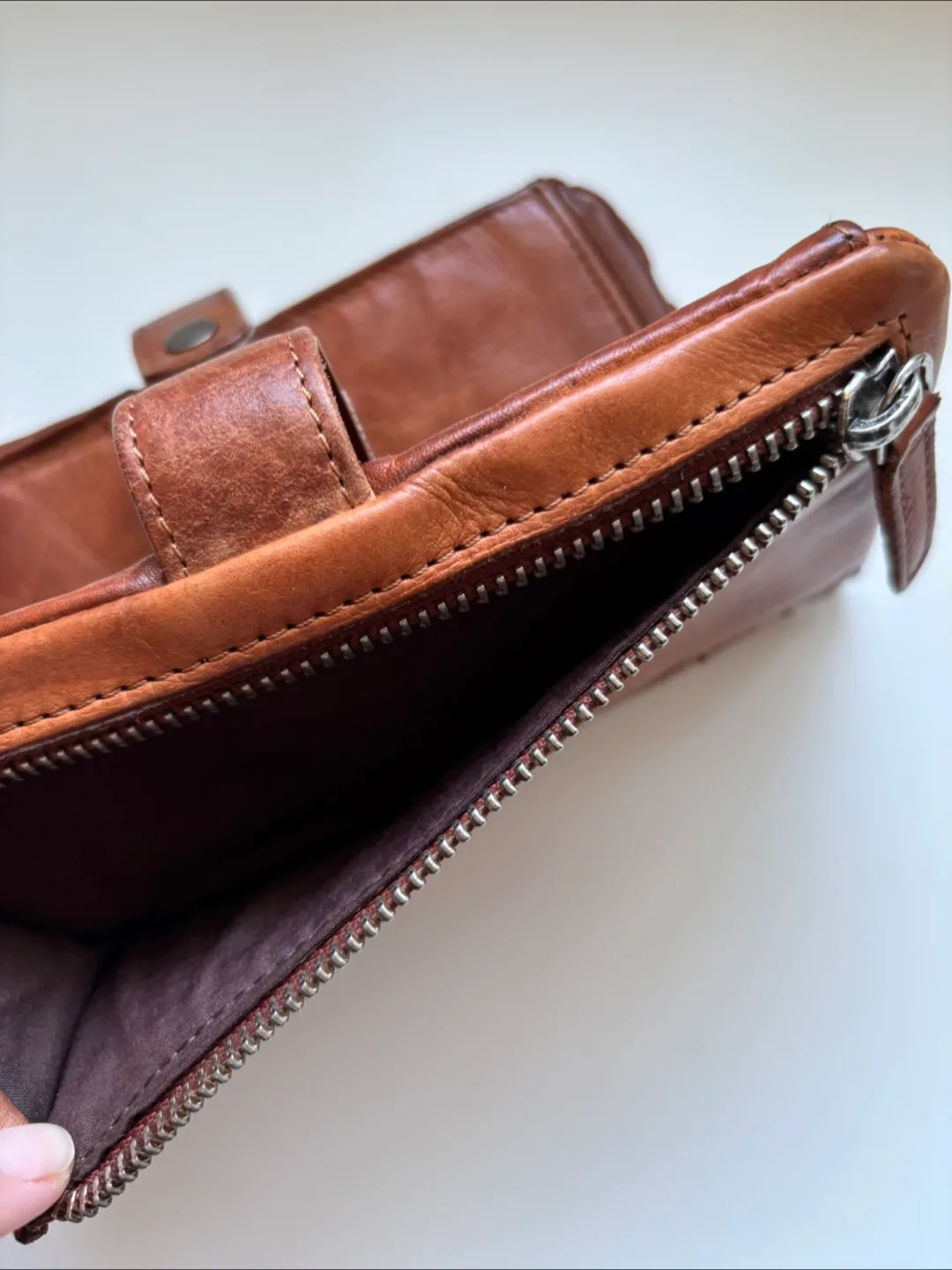 Vilenca Holland Brown Leather Wallet image indicator(5)