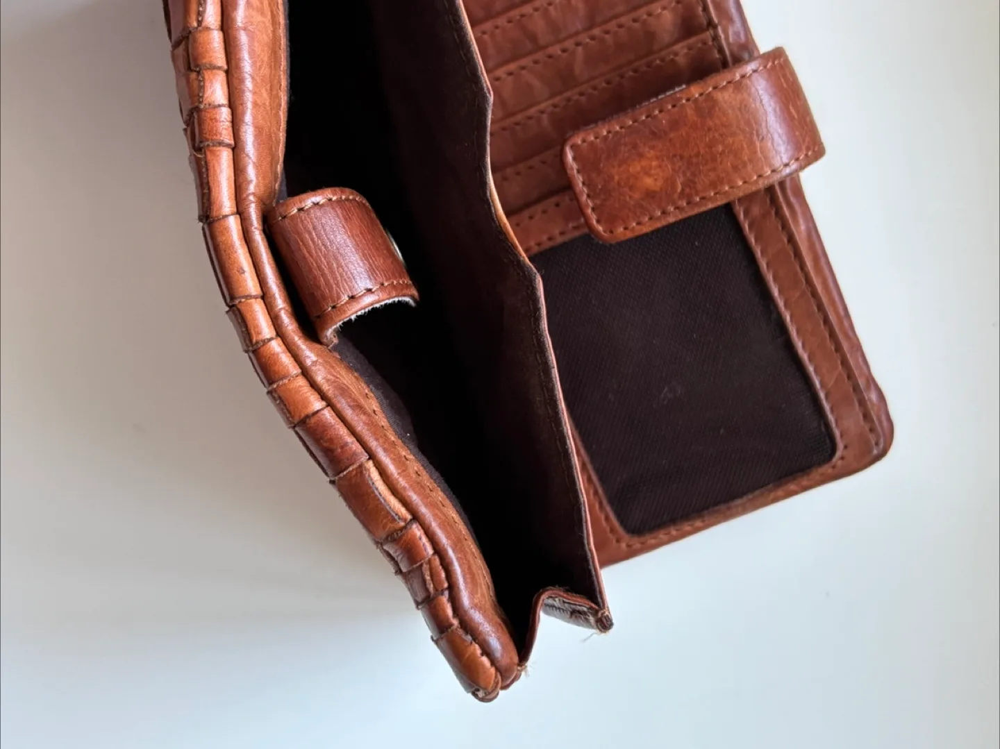 Vilenca Holland Brown Leather Wallet image indicator(7)