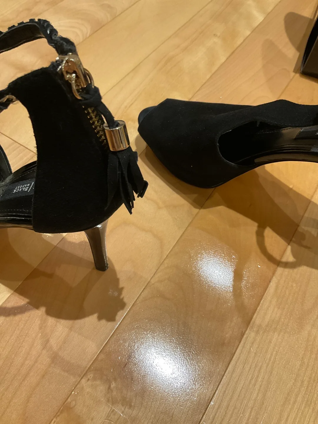 White House Black Market Heels - Size 8M image indicator(4)