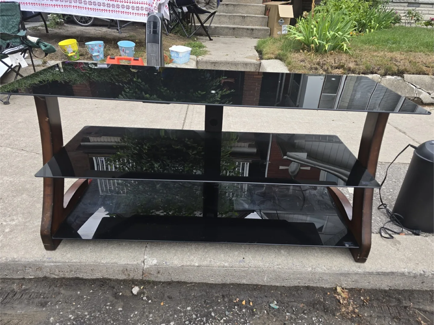 Black Glass TV Stand image indicator(2)