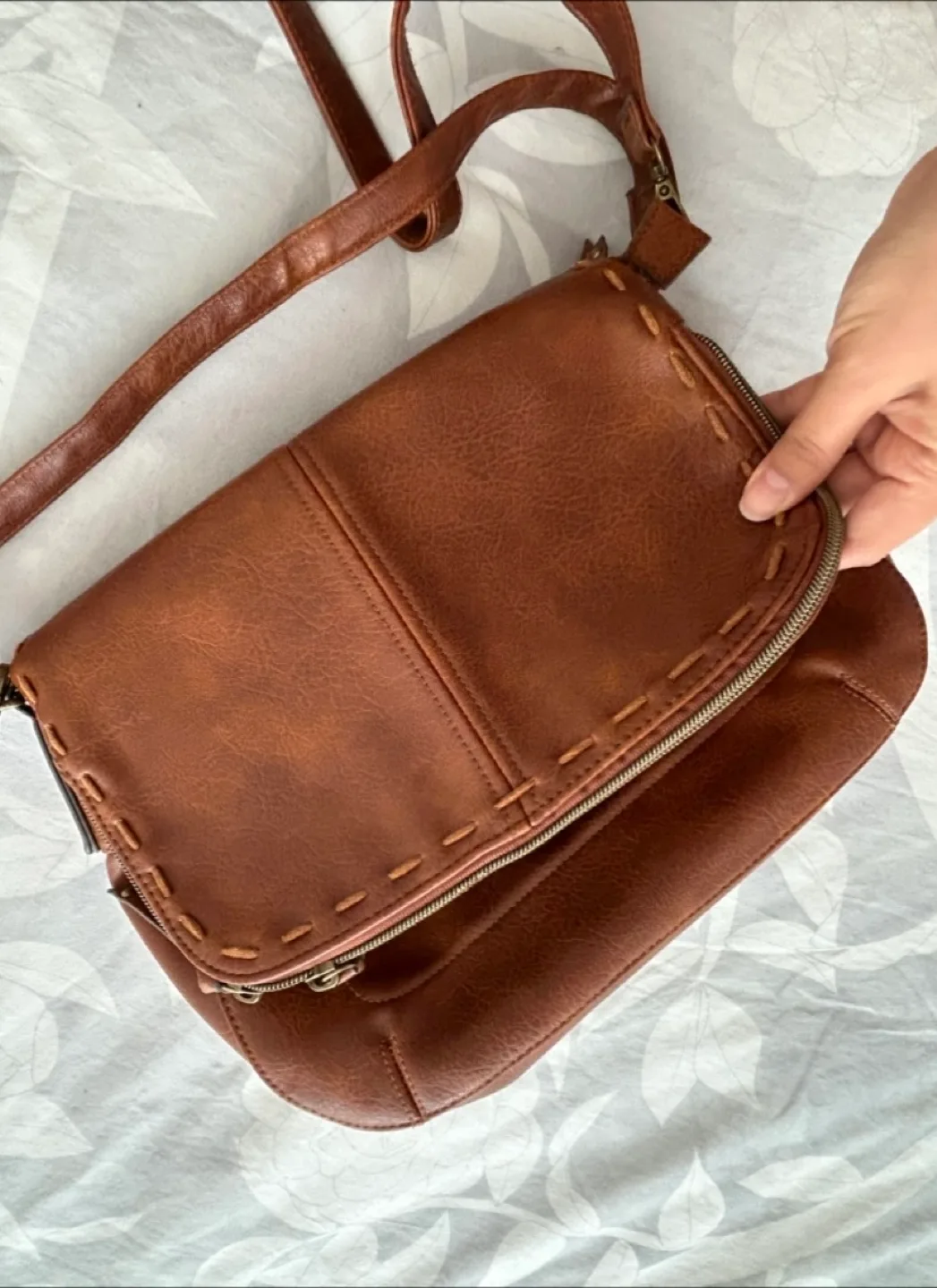 Brown real leather shoulder/Crossbody Bag(new) image indicator(3)