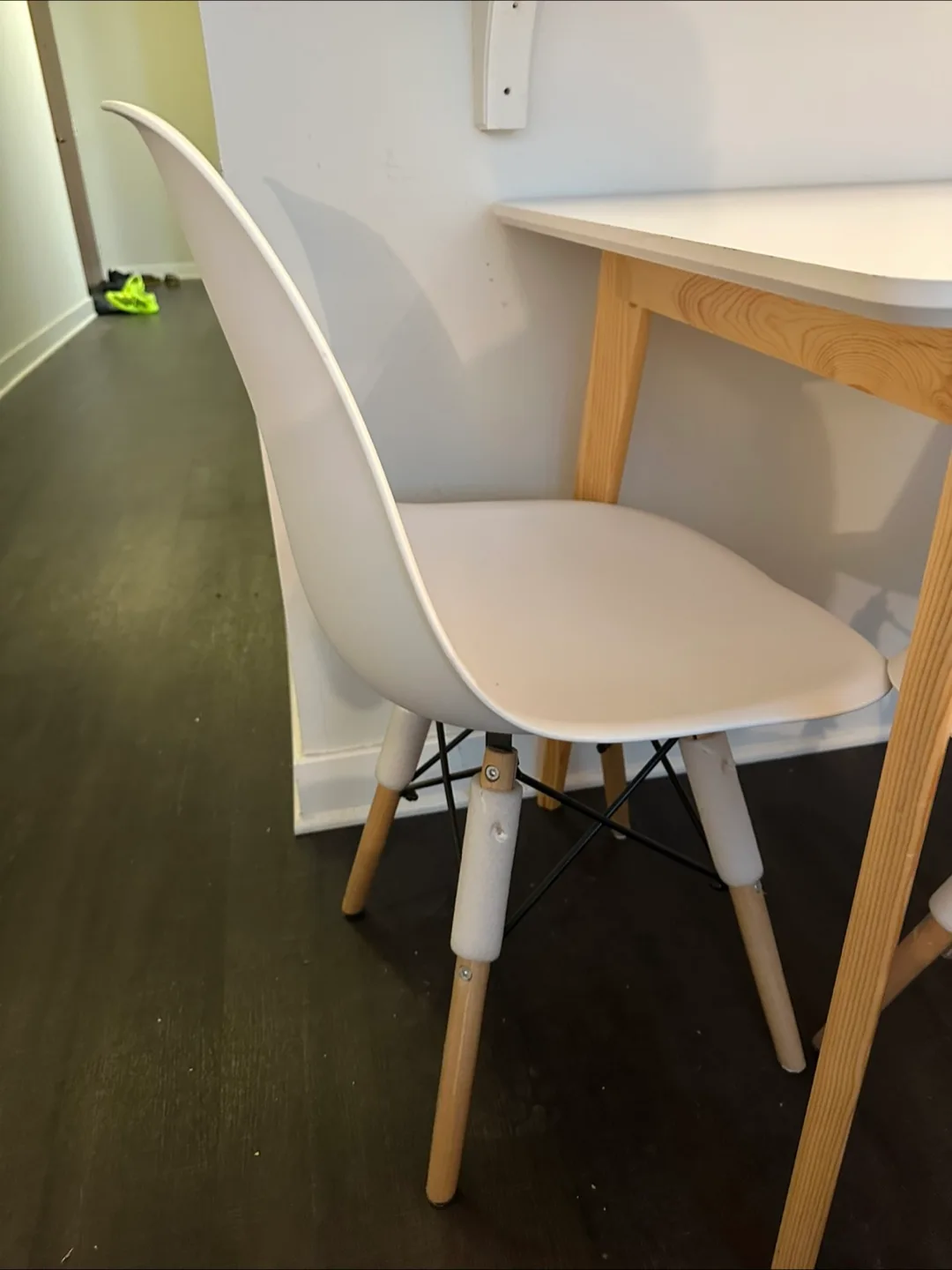 Dining table with 4 chairs thumbnail