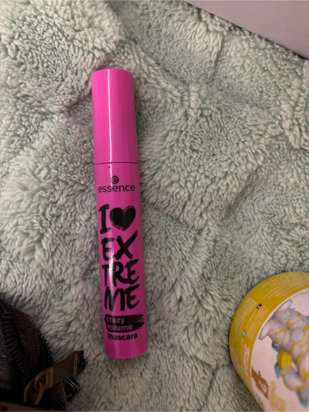 Covergirl Clean Fresh Yummy Gloss & Essence Mascara image indicator(3)