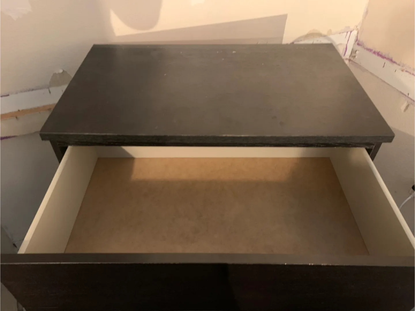 Black Wodden 4-Drawer Dresser image indicator(3)