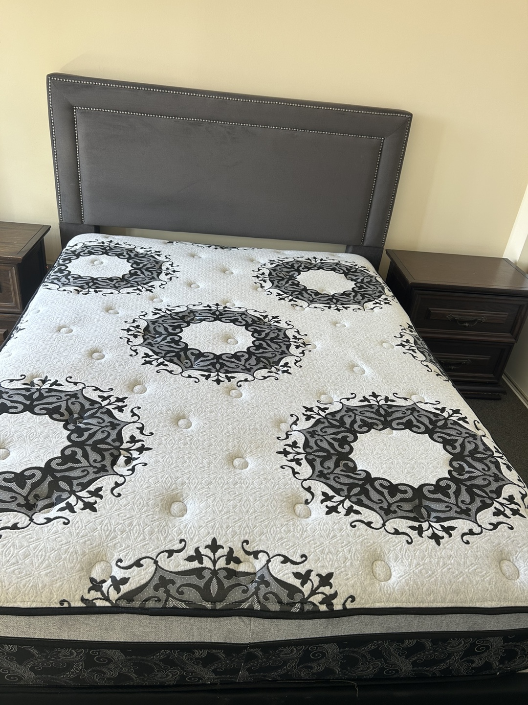 Queen Size Headboard and boxspring - photo 3