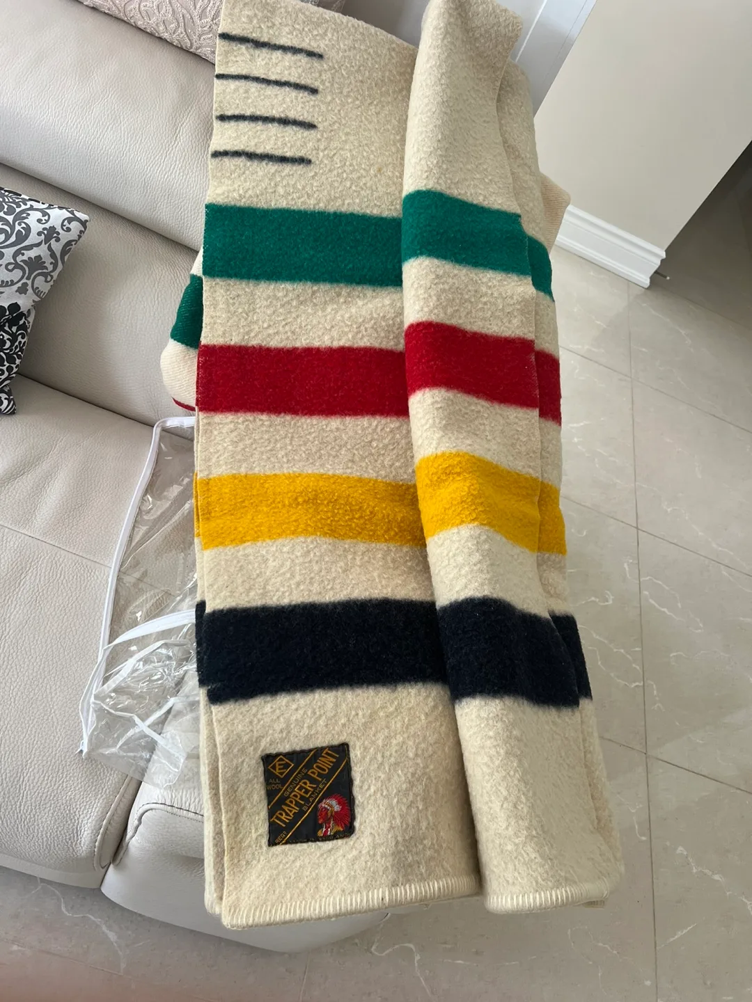 Trapper Point Genuine All Wool Blanket image indicator(2)