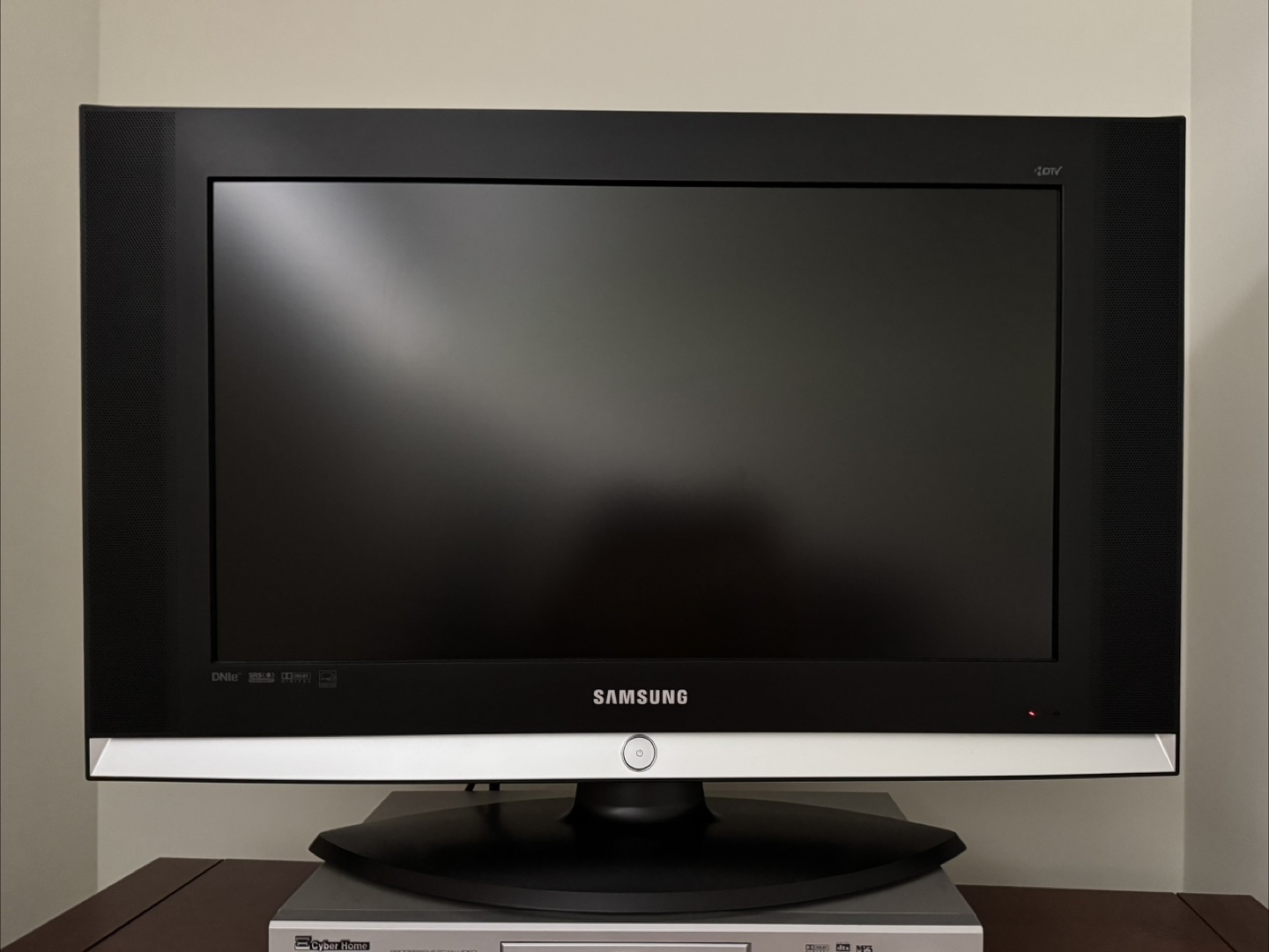 Samsung 26" LCD HDTV - photo 3