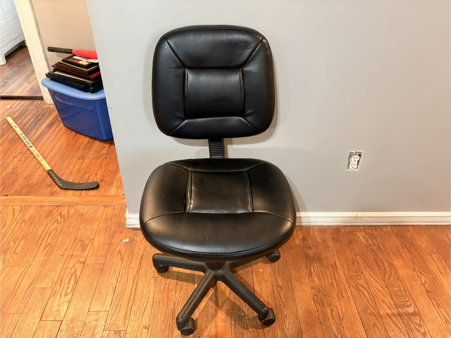 Black Office Chair & Desk Set - photo 2