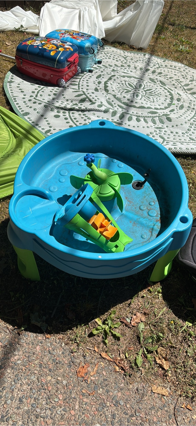 Kids' Blue & Green Water Table