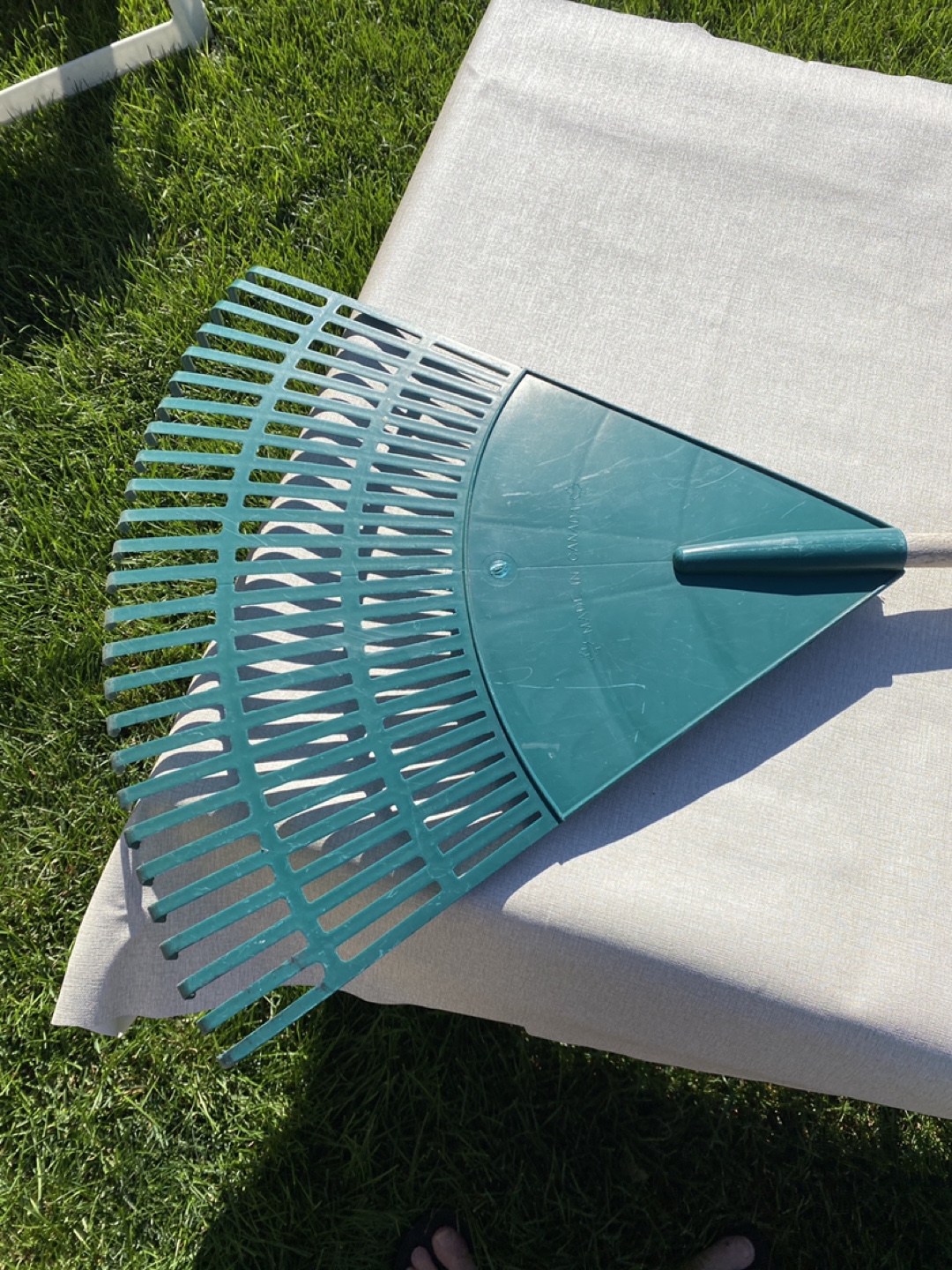 Large Green Leaf Rake - photo 2