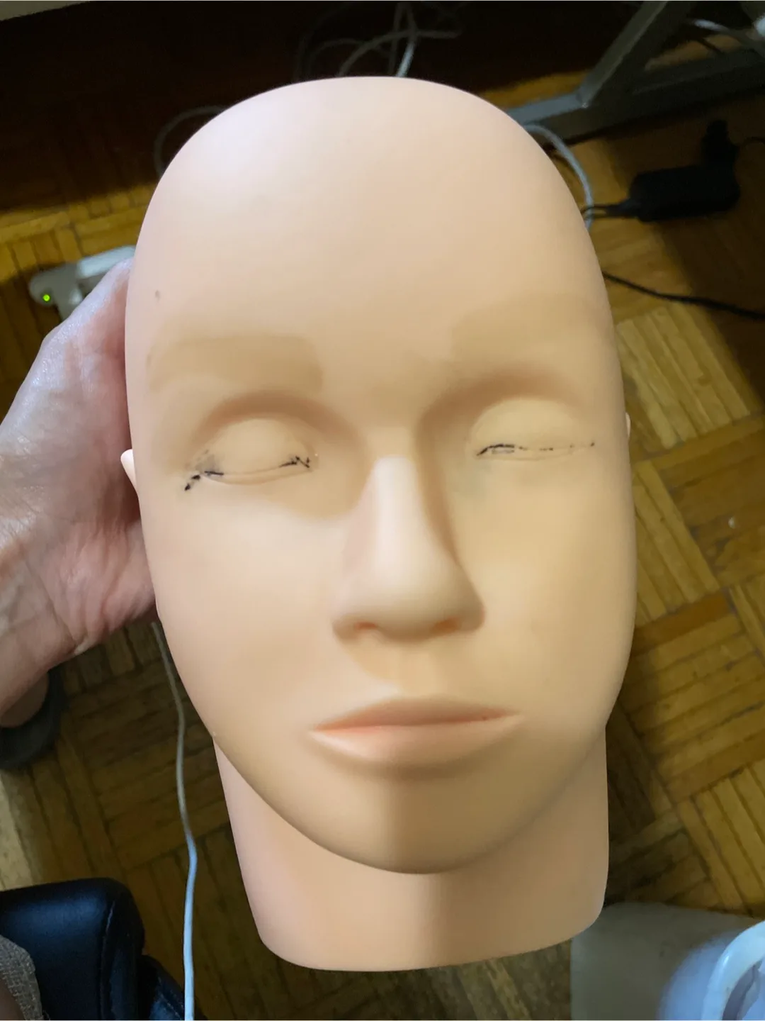 Used mannequin head thumbnail