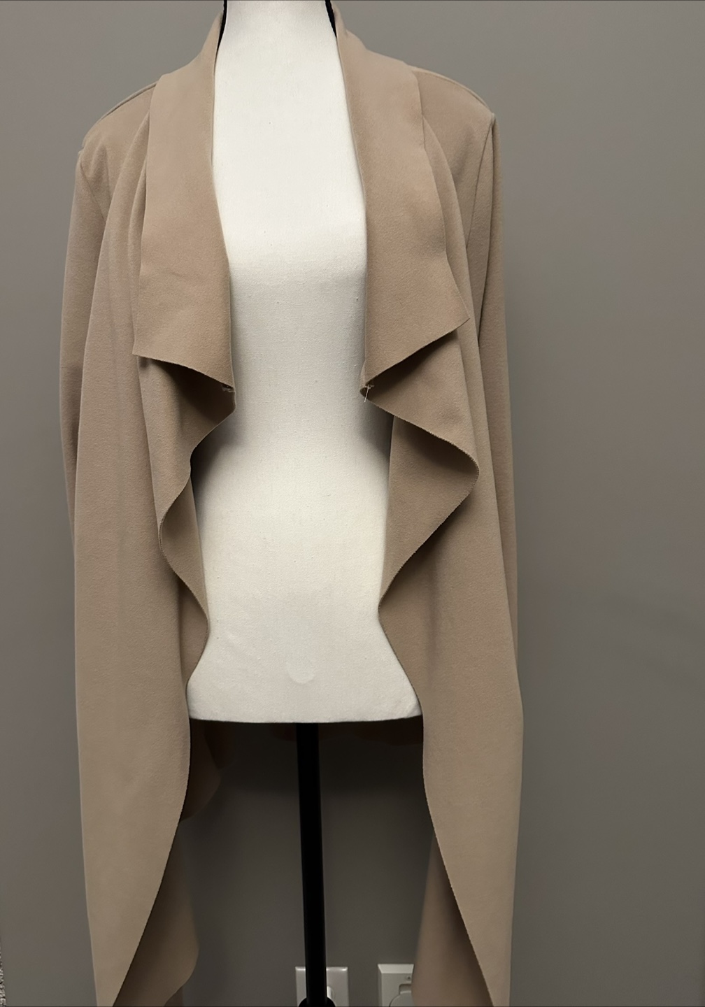 Assorted Women's Dresses and Coats - photo 4