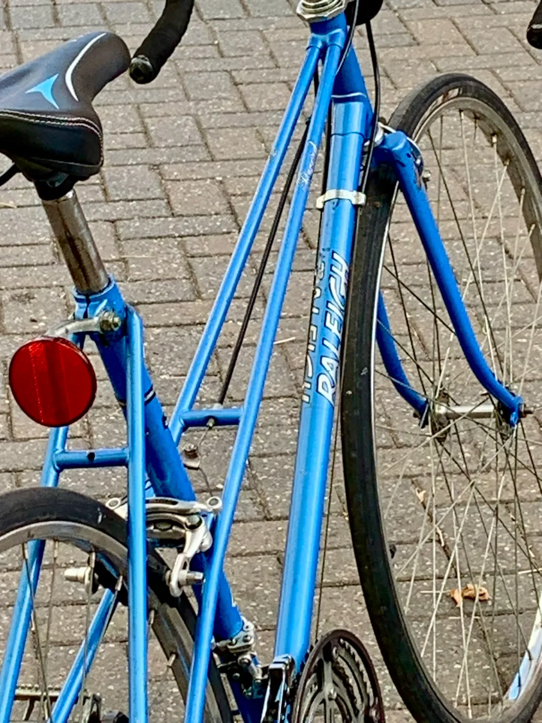 CLASSIC! Raleigh Racer Bike 12 speeds A1 Beautiful condition. image indicator(3)