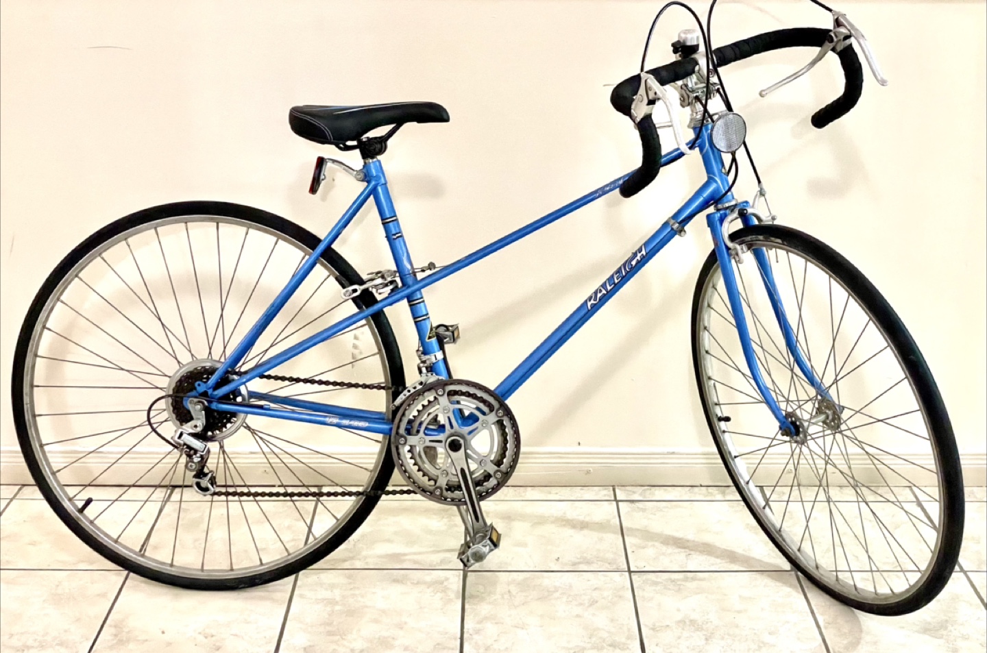 CLASSIC! Raleigh Racer Bike 12 speeds A1 Beautiful condition.