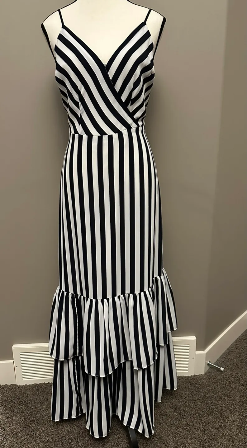 Assorted Women's Dresses and Coats thumbnail