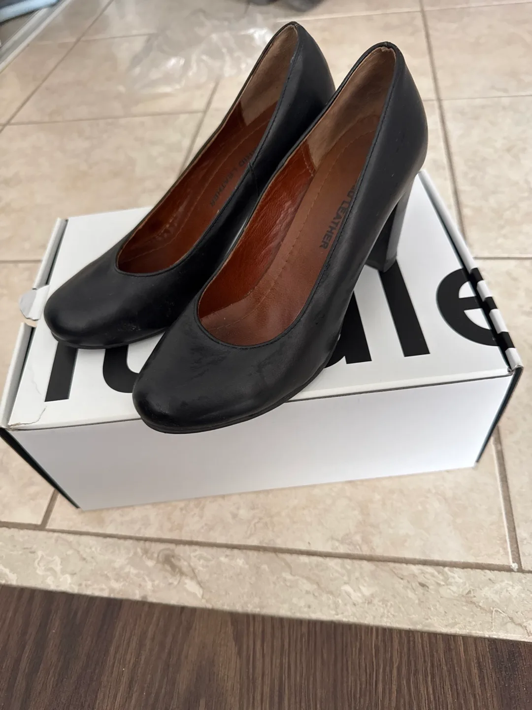 Vahid Leather Black Heels thumbnail
