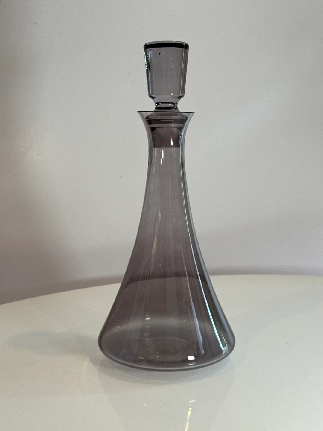 Elegant Glass Decanter with Stopper thumbnail