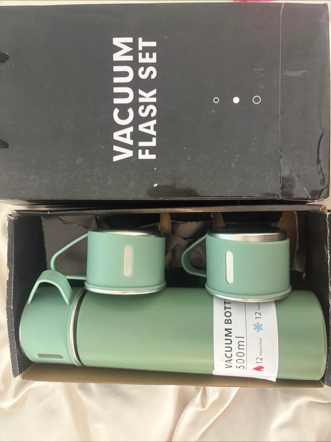 New Vacuum Flask Set - 500ml Bottle & 2 Cups image indicator(5)