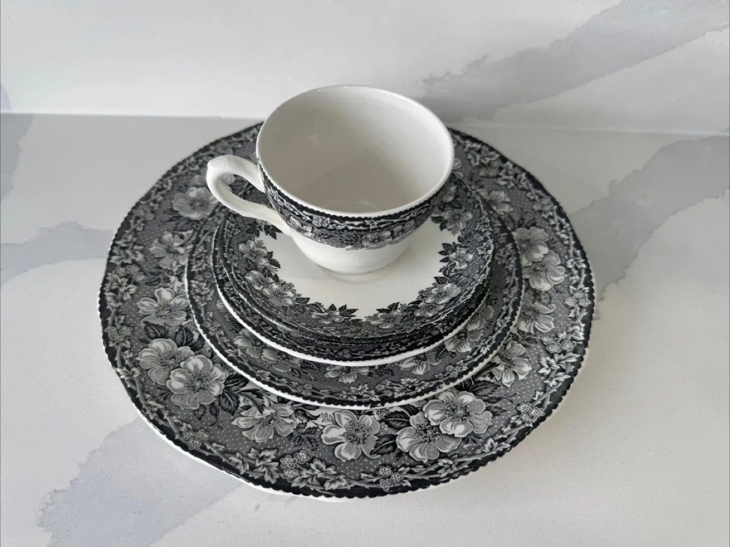 Enoch Wedgwood Tunstall Ltd. "Malverne" Set image indicator(6)