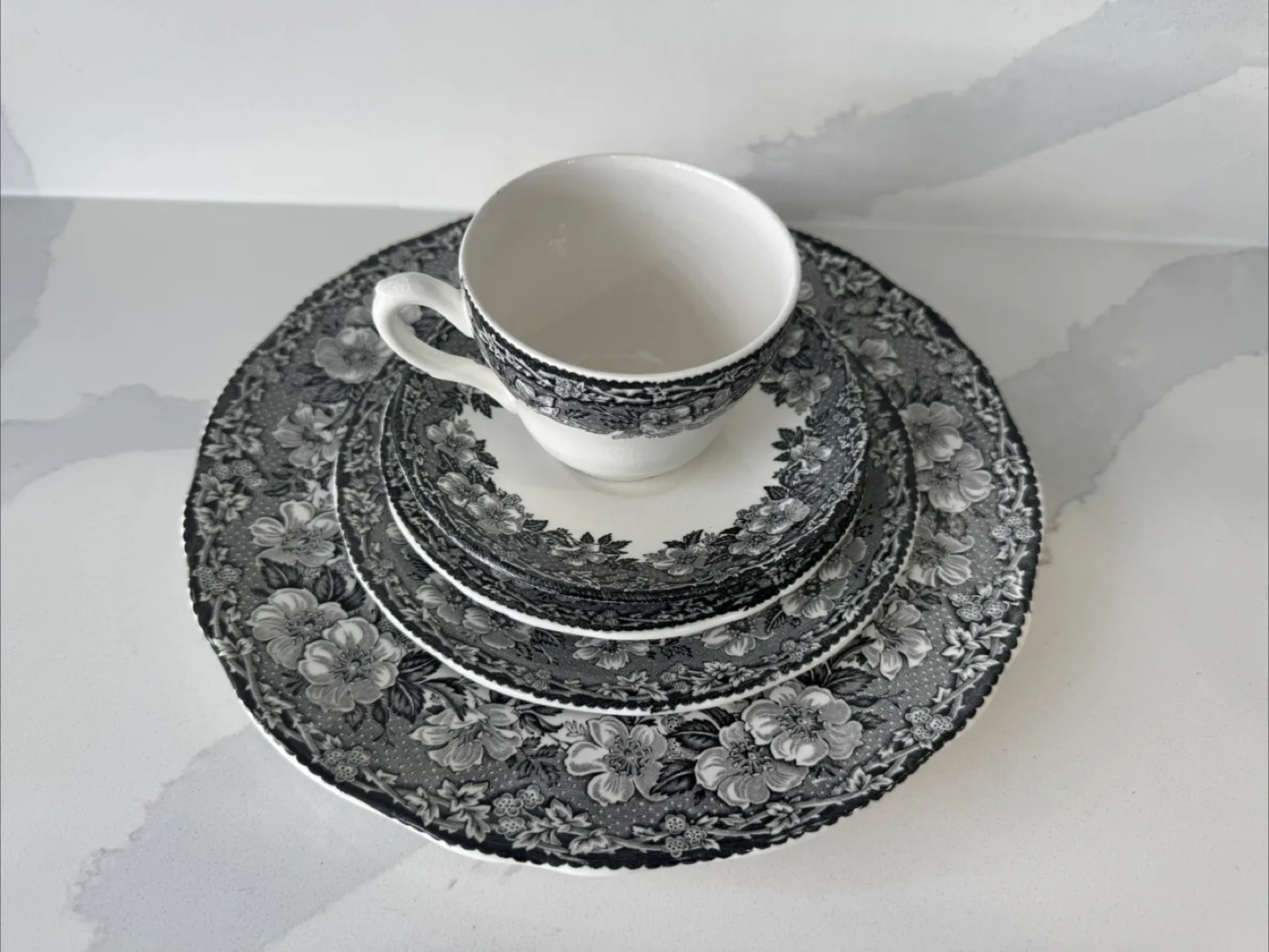 Enoch Wedgwood Tunstall Ltd. "Malverne" Set image indicator(2)