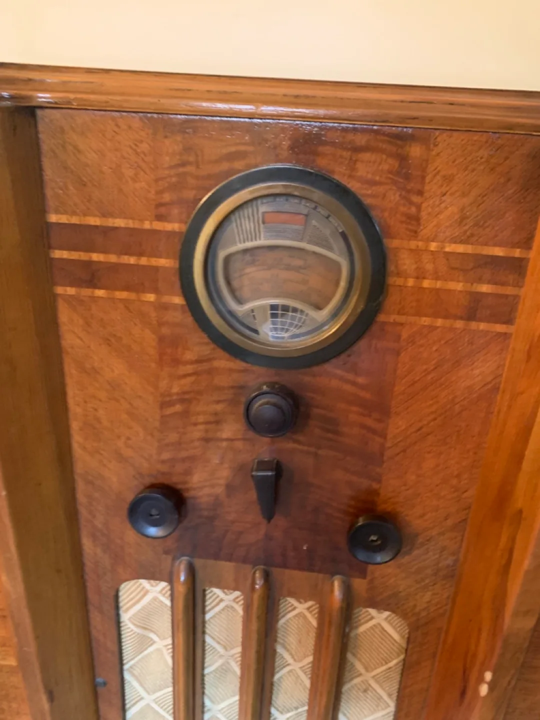 Vintage Wooden Radio Cabinet image indicator(2)