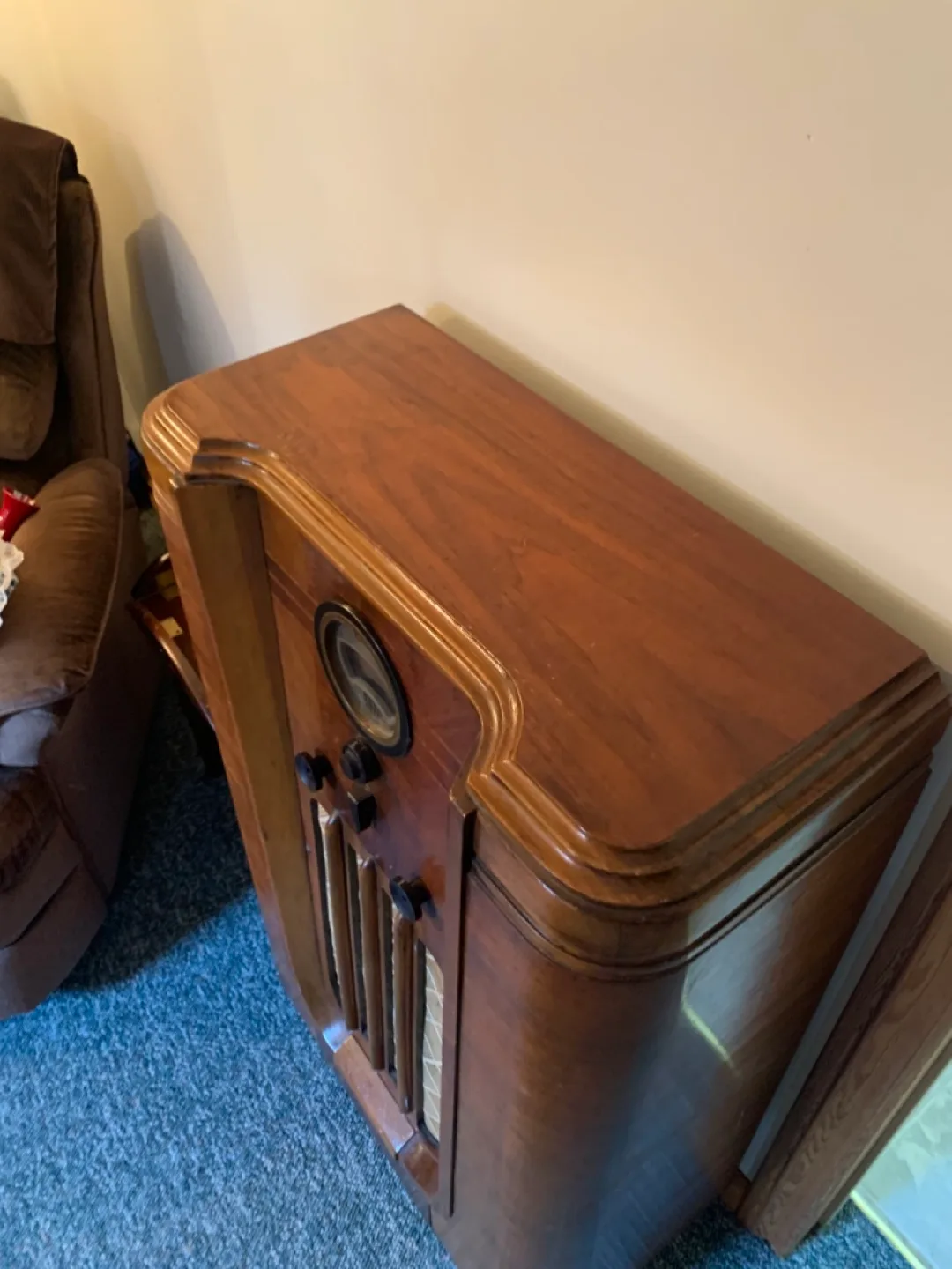 Vintage Wooden Radio Cabinet image indicator(3)