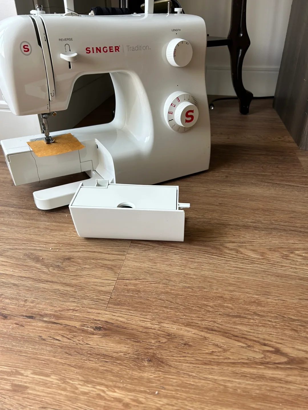 Singer Tradition Sewing Machine image indicator(3)