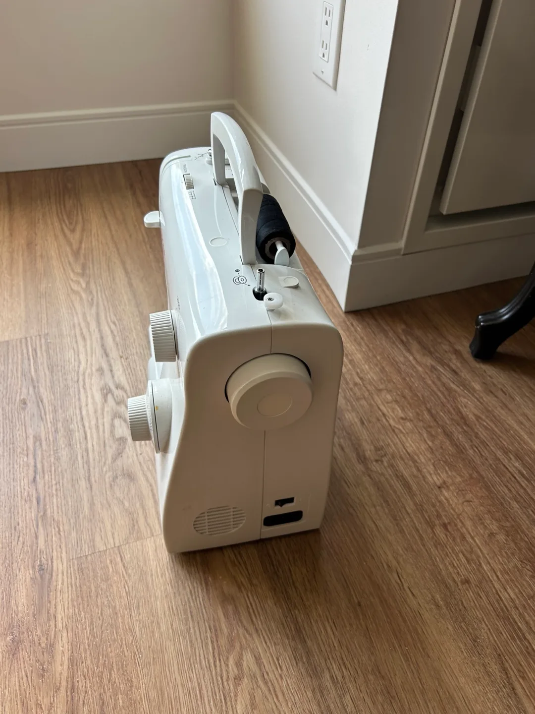 Singer Tradition Sewing Machine image indicator(2)