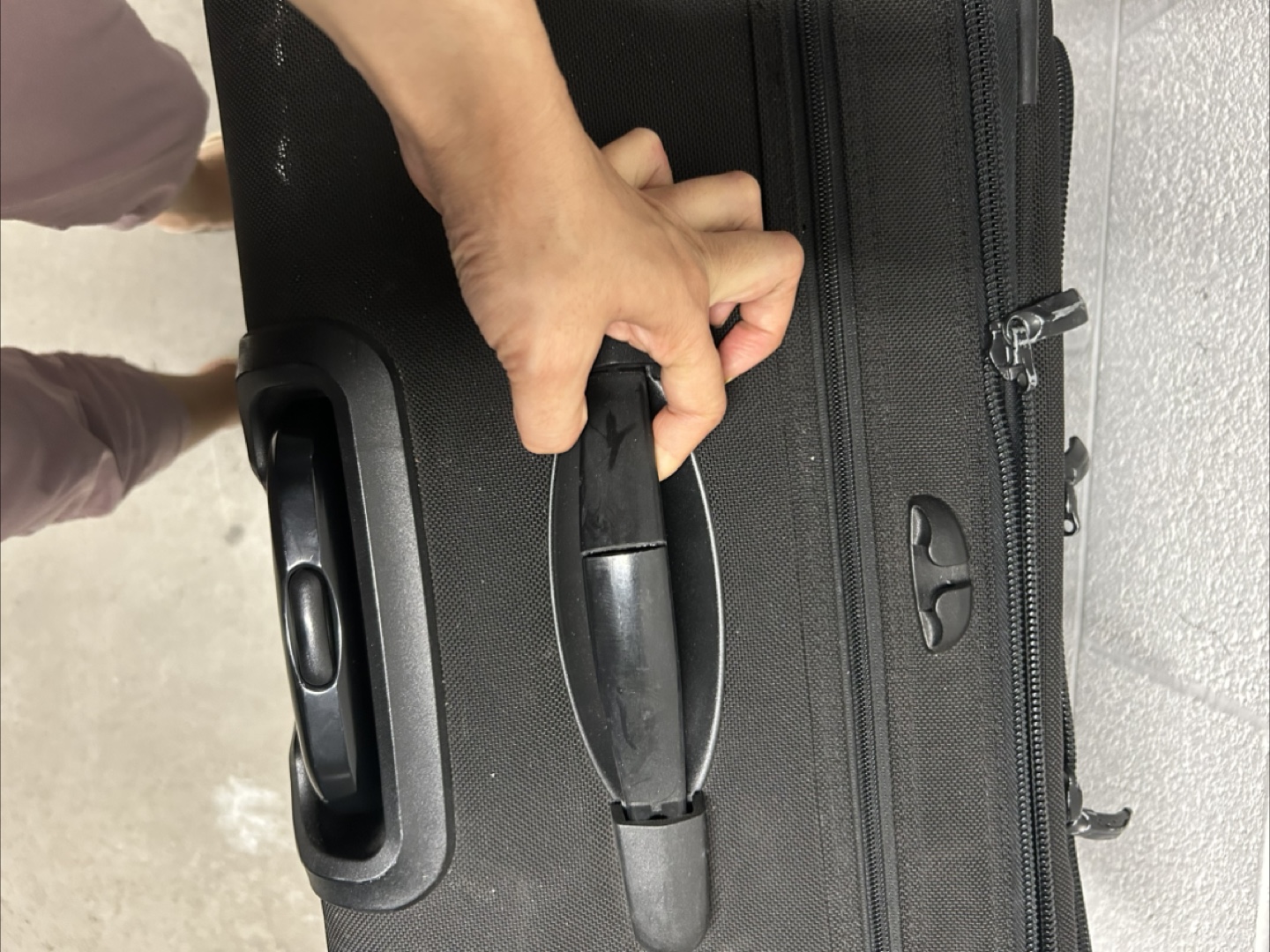 Kirkland Black 28in large Suitcase - photo 3