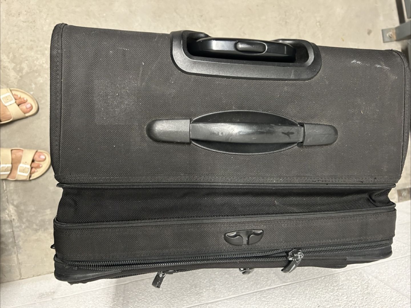 Kirkland Black 28in large Suitcase - photo 5