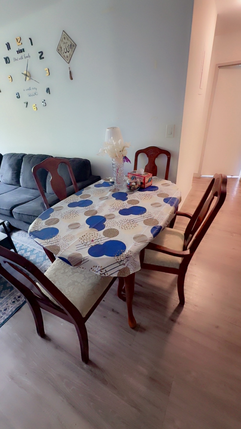 Dining Table Set with 4 Chairs