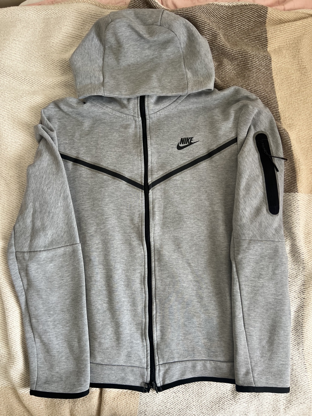 Mans Nike tech size Large