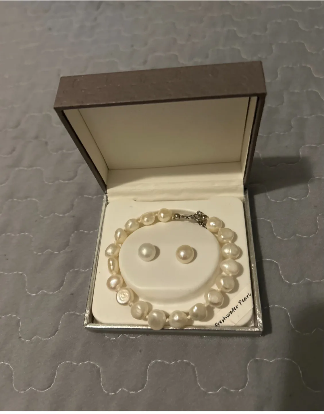 Freshwater Pearl Bracelet & Earrings Set thumbnail