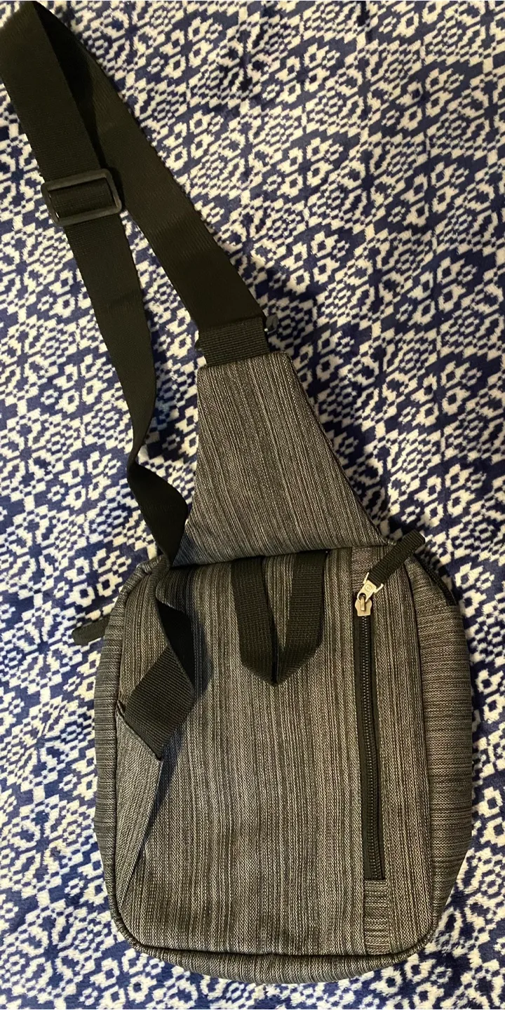 SwissGear Sling Bag image indicator(3)