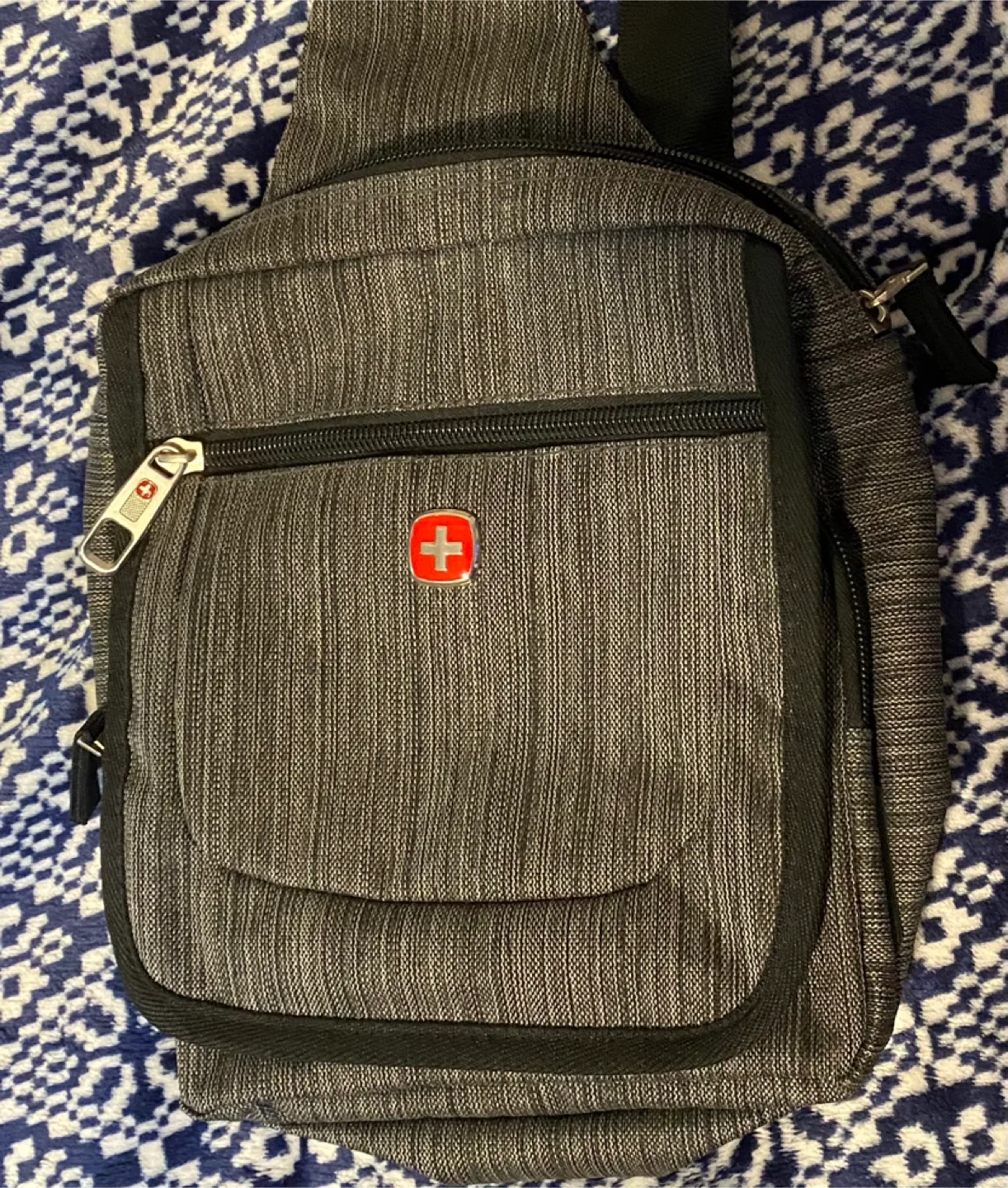 SwissGear Sling Bag image indicator(2)