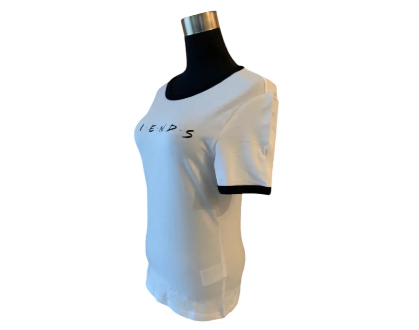 NWT Limited Edition Vintage 2000s Y2K ‘Friends’ T-shirt image indicator(4)