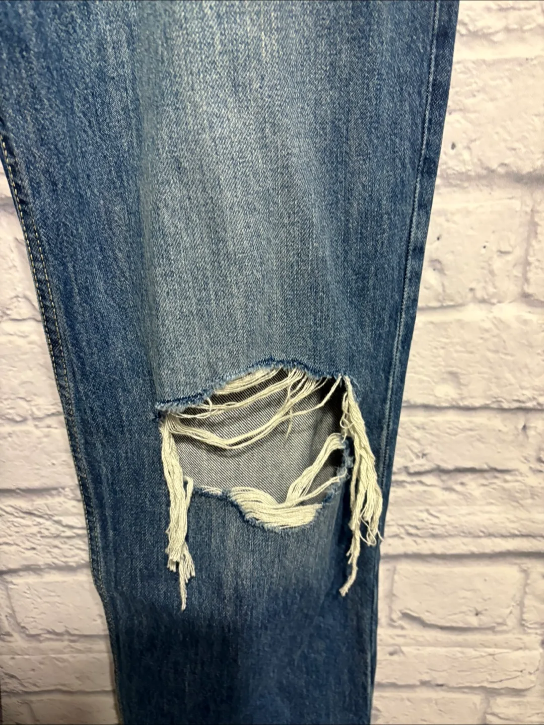Levi's Low Pro Straight Ripped Jeans - Size 29 image indicator(3)