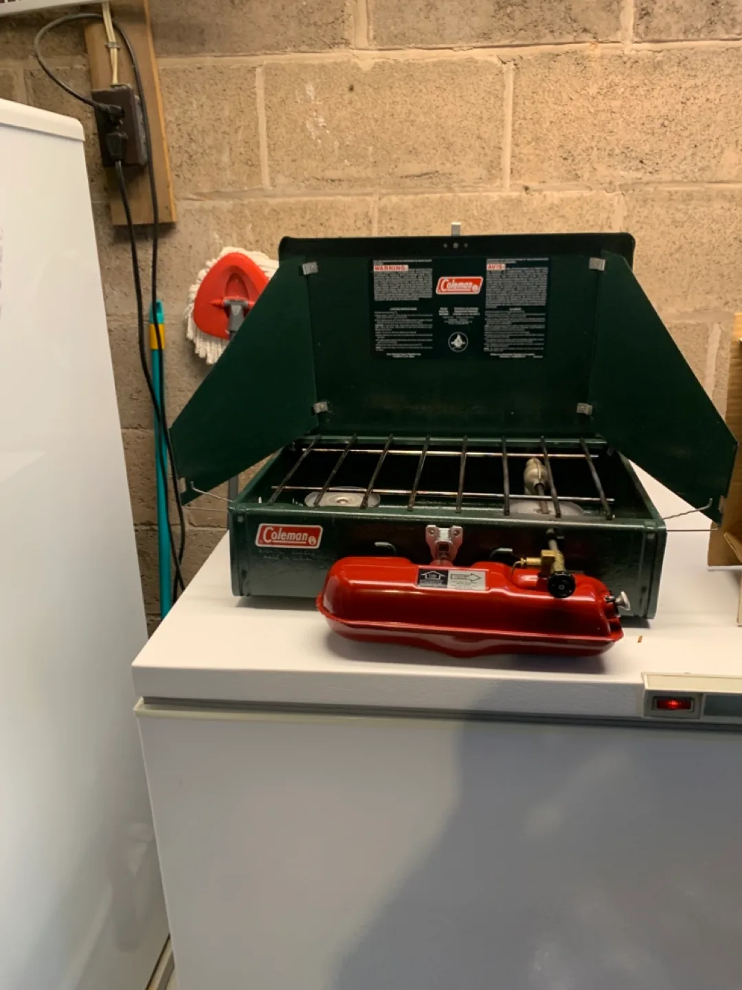 Coleman Compact Gas Stove - Two Burner image indicator(2)