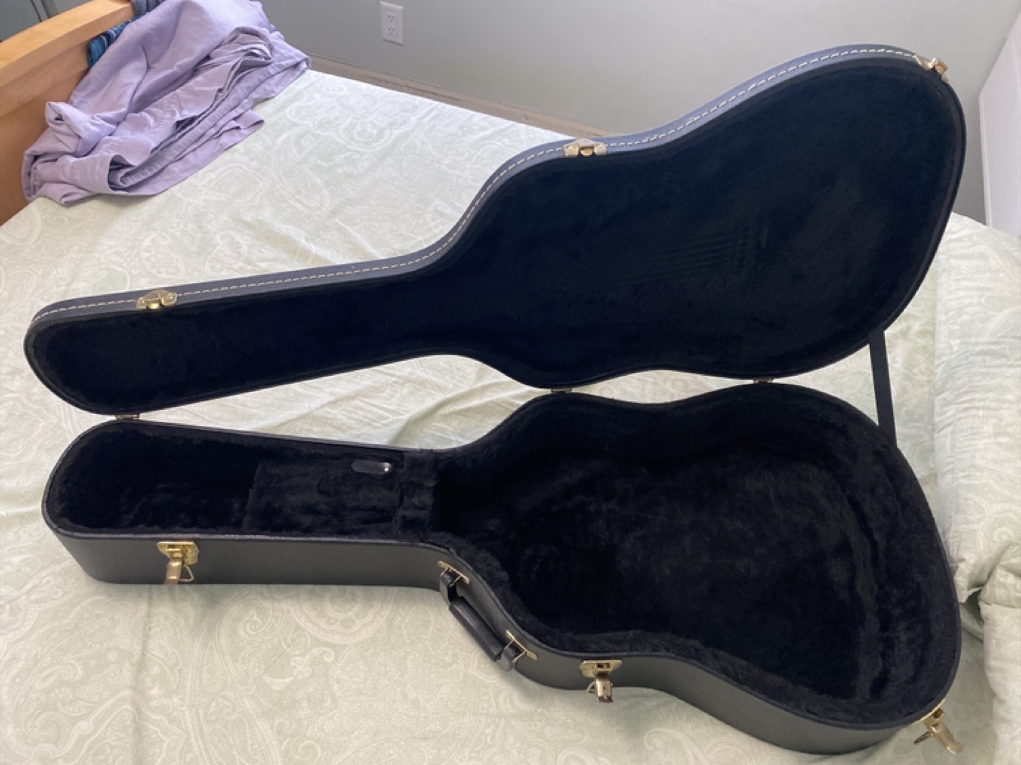 Larrivée Guitar Hard Case - Black