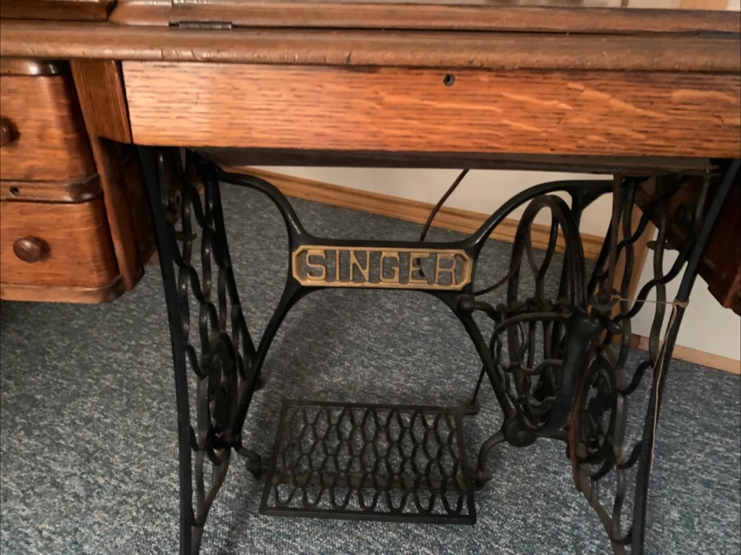 Antique Singer Sewing Machine image indicator(3)