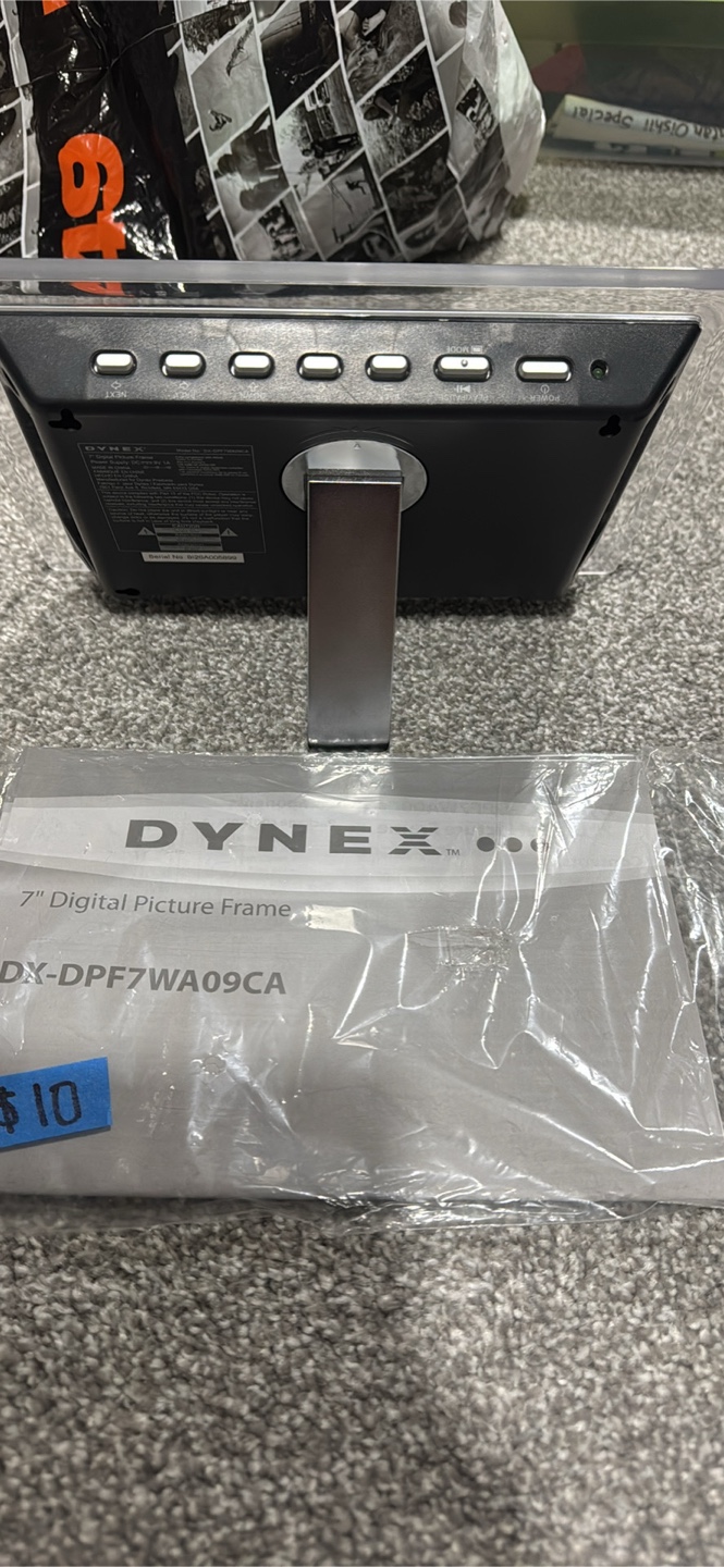 DYNEX 7" Digital Picture Frame DX-DPF7WA09CA - photo 2