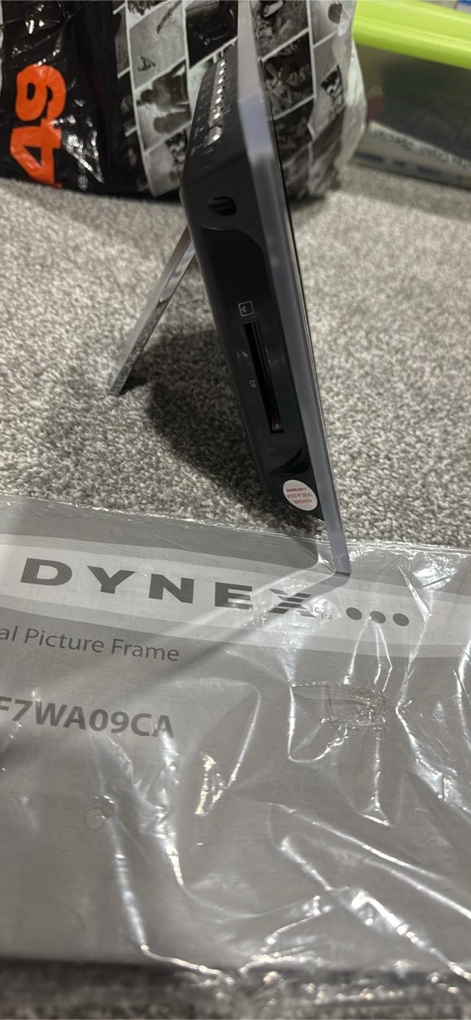 DYNEX 7" Digital Picture Frame DX-DPF7WA09CA - photo 3
