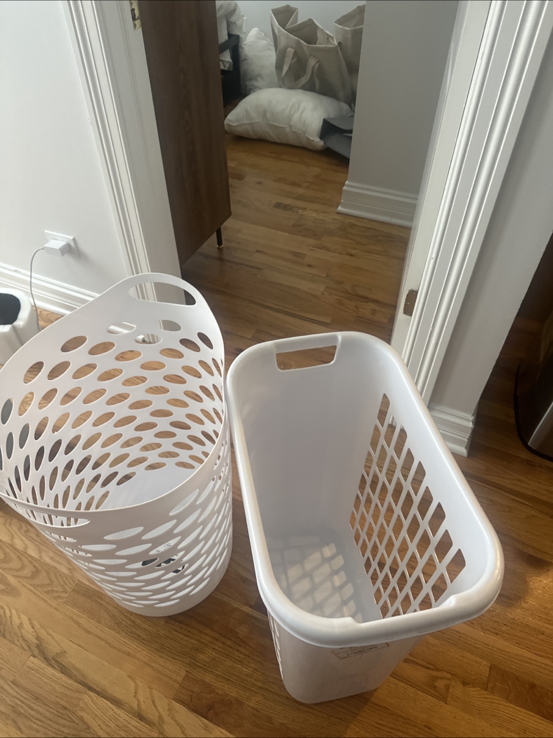 Laundry baskets (2)