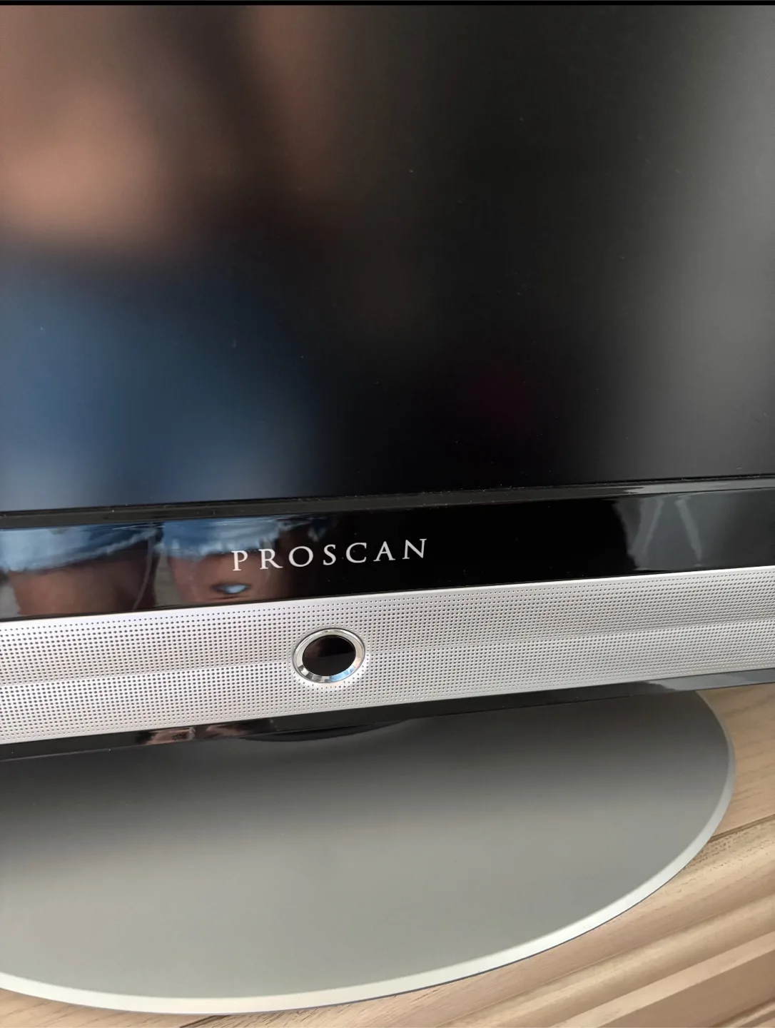 Proscan HDTV and Remote image indicator(2)