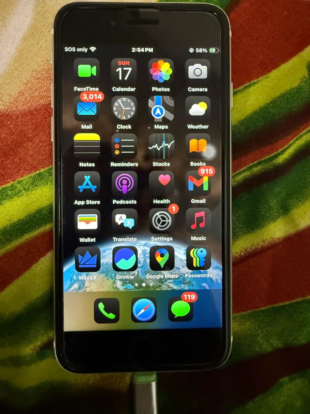 Apple iPhone SE (2nd Gen) - White 64GB image indicator(3)