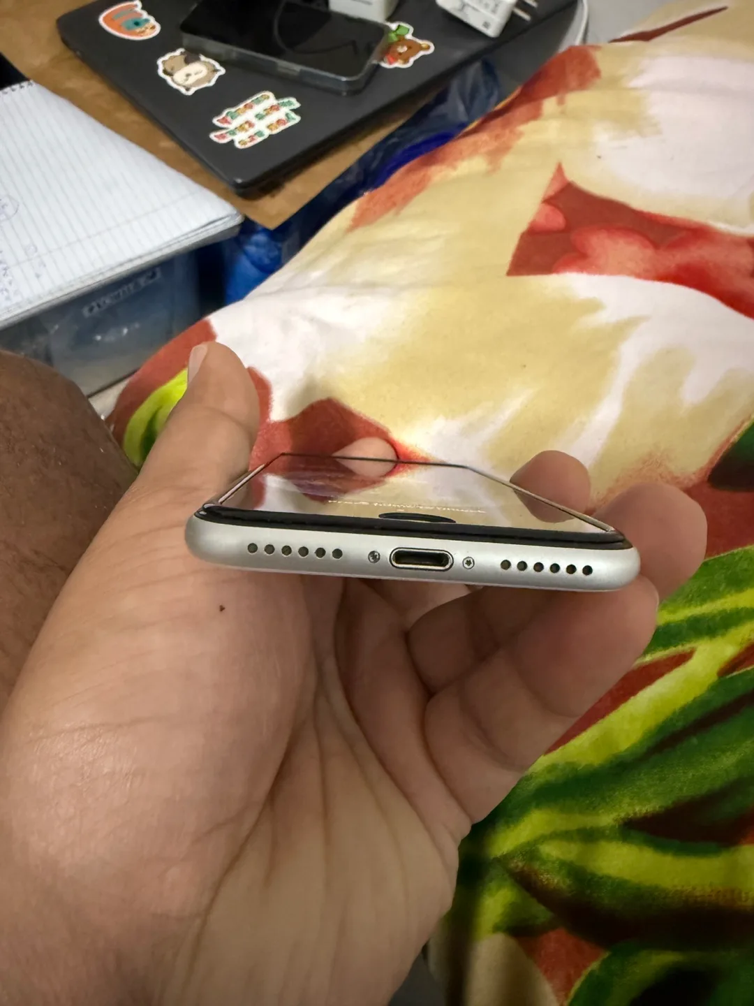 Apple iPhone SE (2nd Gen) - White 64GB image indicator(5)